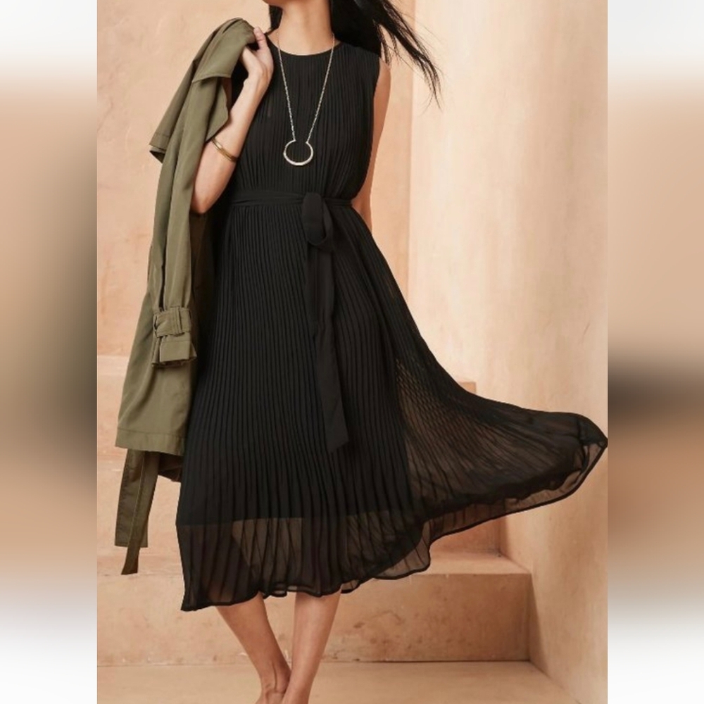 NWOT Banana Republic Pleated Midi Dress